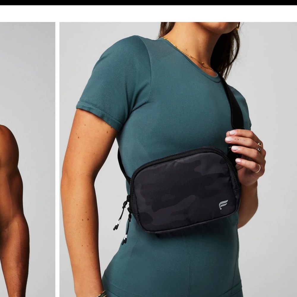 GREEN FABLETICS BELT BAG WORN 1 TIME CURRENTLY ON THEIR SITE FOR $30